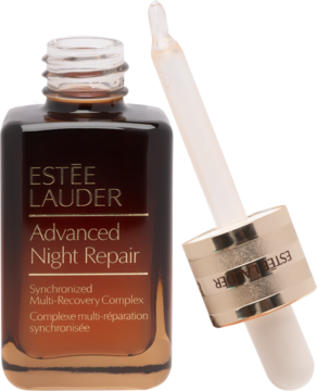 Estée Lauder Advanced Night Repair serum w kwadratowej brązowej butelce ze złotą nakrętką i częściowo wyjętym zakraplaczem.