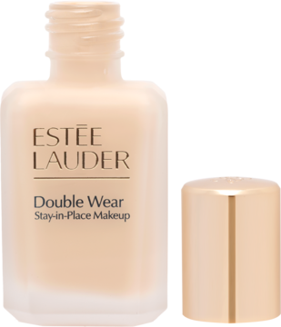 Otwarta butelka matującego podkładu Estée Lauder Double Wear w odcieniu Desert Beige, złota nakrętka obok.