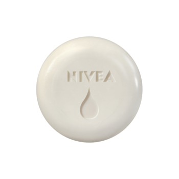 Białe, okrągłe mydło NIVEA z wytłoczonym logo i kroplą, widok z góry na białym tle.
