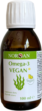 NORSAN Omega-3 Vegan olej z alg 100ml, brązowa butelka z białą nakrętką, zielona etykieta z napisem i algami, widok z przodu.