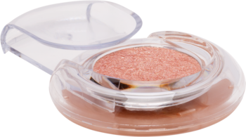 Otwarty, przezroczysty pojemniczek z błyszczącym cieniem do powiek w odcieniu różowego złota. Produkt o metalicznym wykończeniu, widok z góry.