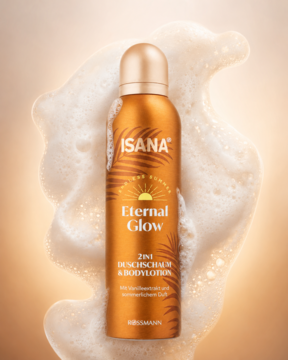 Metalowa butelka ISANA Eternal Glow 2w1 Duschschaum & Bodylotion w otoczeniu białej piany, widok z przodu.