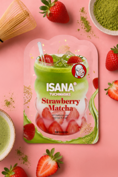 Różowa nawilżająca maska Isana Strawberry Matcha w płachcie, opakowanie w kształcie koktajlu z owocami, na różowym tle.
