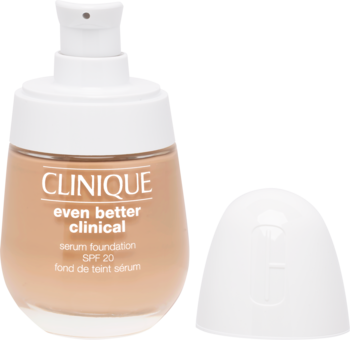 Podkład serum Clinique Even Better Clinical SPF 20, beżowa butelka z pompką, biała nakrętka obok.