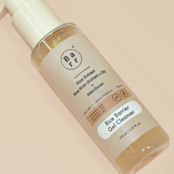 Żel do mycia twarzy Barr Rice Barrier Gel Cleanser 150ml, przezroczysta butelka z beżową pompką, widok z przodu.