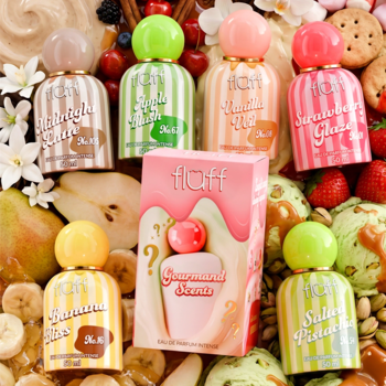 Fluff Gourmand Scents: 6 kolorowych butelek perfum i blind box, otoczone owocami, z góry.