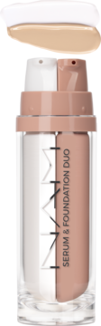 NAAN Serum & Foundation Duo w podwójnej butelce z pompką, jasne serum i beżowy podkład, plus swatche.