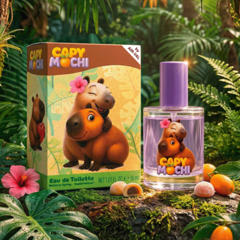 Capy Mochi EDT 30 ml, butelka i pudełko z kapibarami na tle dżungli. Cytrusowo-kwiatowy, słodki zapach.