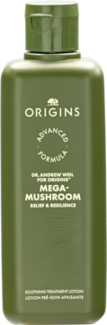 Origins Mega-Mushroom Soothing Treatment Lotion, oliwkowo-zielona butelka z beżowym tekstem, widok z przodu.