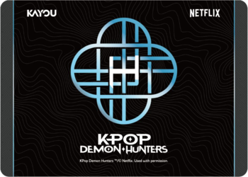 Czarna karta kolekcjonerska K-POP Demon Hunters z misternym niebieskim logo, napisami Netflix, Kayou. Widok z przodu.