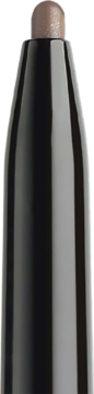 Zbliżenie na wysuwaną, błyszczącą, ultra cienką końcówkę brązowej kredki do brwi Ultra Fine Brow Liner w czarnej oprawce.