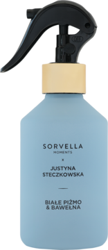 Jasnoniebieski spray Sorvella Moments Justyna Steczkowska Białe Piżmo & Bawełna, widok z przodu pod kątem.