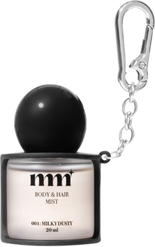 mm Body & Hair Mist 001 Milky Dusty 20ml w butelce z czarną zakrętką i srebrnym karabińczykiem.