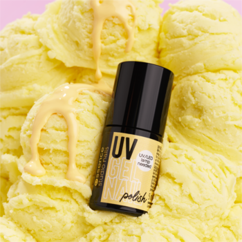 Lakier essence UV GEL NAIL 218 Buttercream Dream w butelce, pośród żółtych lodów gelato, z topniejącymi kroplami.