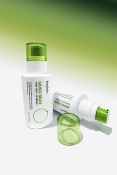 Serum Beplain Mung Bean Pure Tight Up, zwężające pory. Dwie białe butelki z zielonymi pompkami: jedna stoi, druga leży.