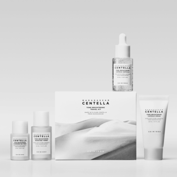 Centella Tone Brightening Travel Kit: 4 kosmetyki i pudełko, na jasnym tle. Rozświetlający zestaw na przebarwienia.