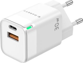 Biała ładowarka sieciowa Garett 30W GaN z portami USB-C i USB-A, widok z góry pod kątem.