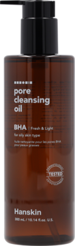 Hanskin Pore Cleansing Oil BHA do cery tłustej w brązowej butelce z pompką, widok z przodu, z napisem "Fresh & Light".