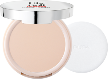 Otwarty matujący puder Pupa Like a Doll w jasnobeżowym kompakcie, z puszkiem obok.