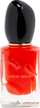 Czerwona butelka perfum Armani Si Passione z czarną nakrętką, złoty napis Giorgio Armani, widok z przodu.