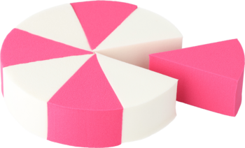 Różowo-białe, trójkątne gąbeczki lateksowe do aplikacji podkładu, jedna sztuka oddzielona od zestawu.