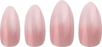 Cztery sztuczne paznokcie w delikatnym odcieniu różu, o kształcie migdałka, ułożone w rzędzie z boku.