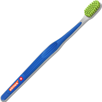 Szczoteczka do zębów Elmex Ultra Soft, niebieska z zielonym, bardzo miękkim włosiem, ujęcie pod kątem.
