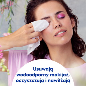 Kobieta usuwa wodoodporny makijaż NIVEA biodegradowalnymi chusteczkami z olejkiem migdałowym. Do cery suchej.