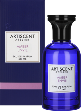 Męska woda perfumowana Artiscent Atelier Amber Envie 50ml. Granatowa butelka i pudełko z białymi etykietami, nuty bursztynu.