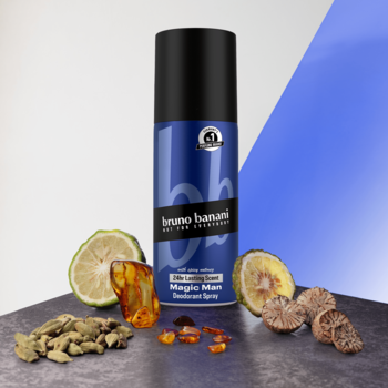 Niebieski dezodorant w sprayu bruno banani Magic Man otoczony cytrusami, żywicą i kardamonem.