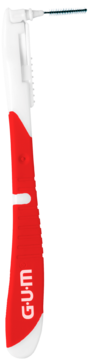 Czerwono-biała szczoteczka międzyzębowa GUM Bi-Direction 0,7 mm z ergonomiczną rączką i niebieskimi włosiem. Widok z boku.