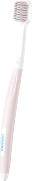 Różowa szczoteczka meridol z trójstronną biało-różową główką, ergonomiczny uchwyt, widok pod kątem.