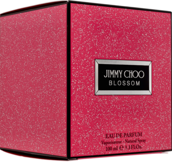 Jimmy Choo Blossom woda perfumowana, różowe pudełko z czarną etykietą i białym napisem, widok z przodu pod kątem.