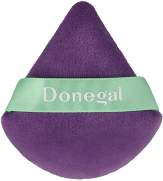 Fioletowy, welurowy aplikator Donegal w kształcie łezki z zieloną wstążką do pudru, widok z przodu.