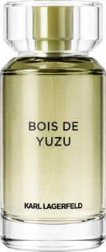 Pionowa butelka wody perfumowanej Karl Lagerfeld Bois De Yuzu. Przezroczyste szkło, jasnozłoty płyn, czarne napisy.