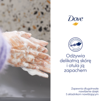 Pieniące się dłonie myte mydłem Dove Nourishing Silk, obok tekst o nawilżaniu i zapachu.