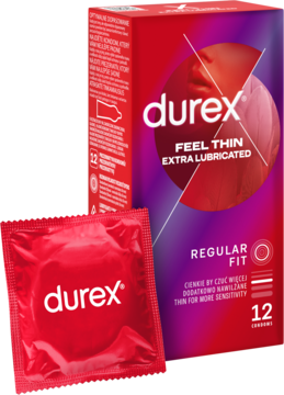 Czerwona prezerwatywa Durex Feel Thin w błyszczącym opakowaniu, z pudełkiem Durex Feel Thin 12 sztuk w tle.
