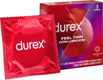 Zbliżenie na czerwoną prezerwatywę Durex Fetherlite Elite obok opakowania Durex Feel Thin Extra Lubricated.