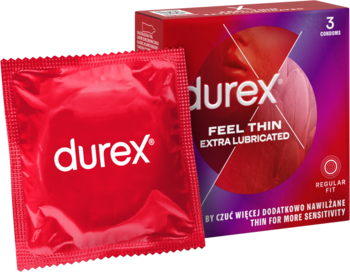 Zbliżenie na czerwoną prezerwatywę Durex Fetherlite Elite obok opakowania Durex Feel Thin Extra Lubricated.