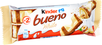 Opakowanie batonów Kinder Bueno White, wafle w białej czekoladzie z orzechowym kremem, zbliżenie na złamany baton.