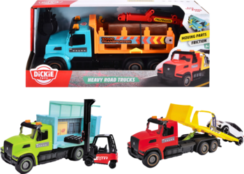 Różne modele ciężarówek Dickie Toys Volvo: niebieska do drewna w pudełku, zielona z wózkiem widłowym i czerwona laweta.
