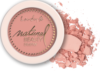 Mineralny róż do policzków Lovely Natural Beauty w okrągłym, jasnoróżowym kompakcie, obok sypki puder.