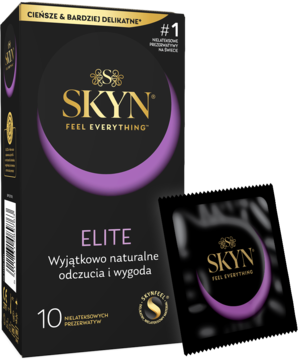 Opakowanie prezerwatyw Skyn Elite 10 sztuk z fioletowym logo, obok czarna saszetka pojedynczej prezerwatywy.