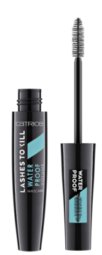 Czarny tusz Catrice Lashes To Kill Waterproof Volume, tuba z turkusowym akcentem, obok otwarta szczoteczka.