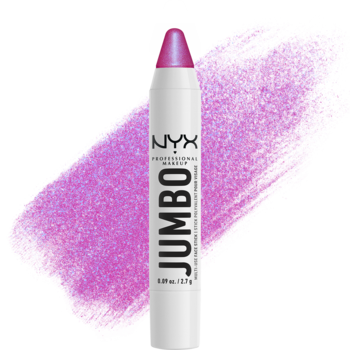 Biały sztyft NYX JUMBO w odcieniu fuksji, obok gruby, błyszczący swatch różowego rozświetlacza.