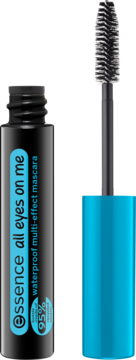 Czarny wodoodporny tusz Essence All Eyes On Me, otwarty, obok niebieskiej szczoteczki na czarnym tle.