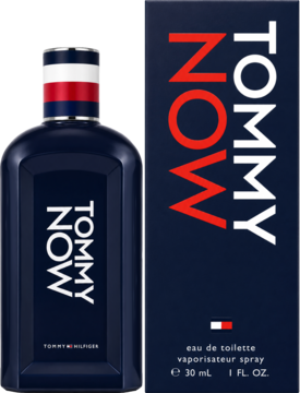 Męska woda toaletowa Tommy Now. Ciemnoniebieska butelka i kartonik z napisem "TOMMY NOW", widok z przodu.