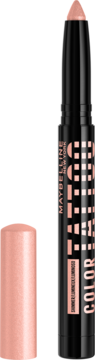 Maybelline Color Tattoo 24H Eye Stix, beżowo-brzoskwiniowy cień w kredce, z czarnym opakowaniem i otwartą skuwką.