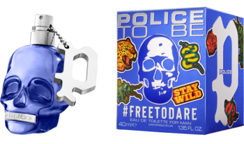 Męska woda toaletowa Police To Be #FREETODARE, niebieska butelka-czaszka i pudełko z grafiką graffiti.