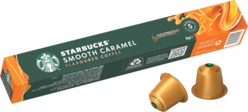 Ciemnozielone opakowanie kawy Starbucks Smooth Caramel Nespresso, z dwoma złotymi kapsułkami i zieloną główką.